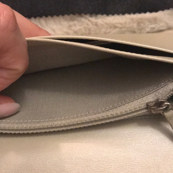 CHANEL - Pearl Bifold Wallet - Picture 9 of 13